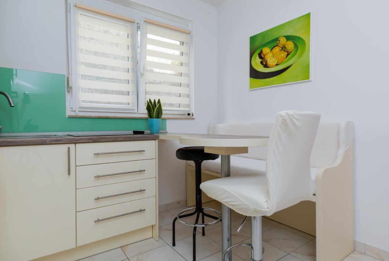 Apartments By The Sea Duce, Omis - 2992 두기라트 외부 사진